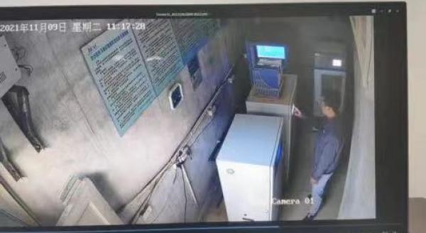 监控显示,污水处理公司人员违规操作