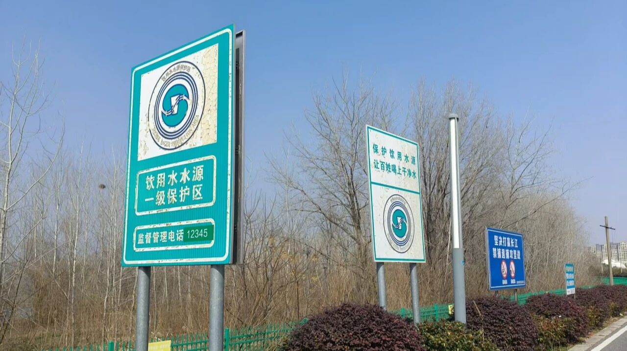 �����ֳ������˷���Χ��.jpg